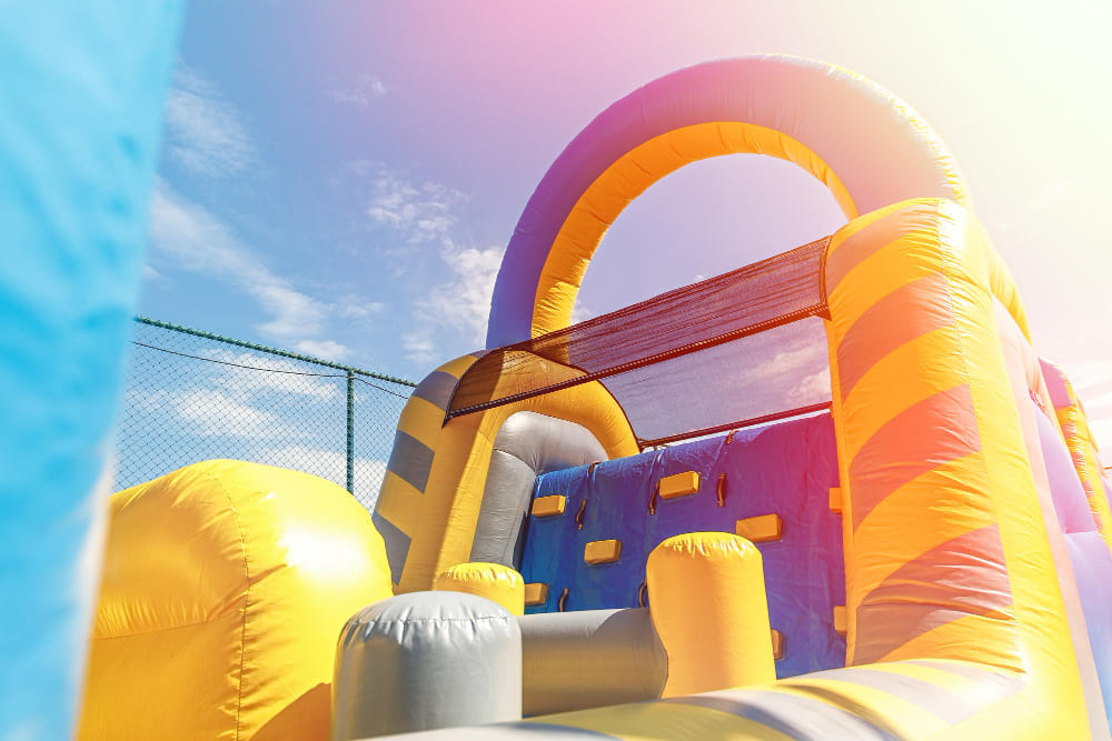 castillo hinchable deportivo Anima'ns Animación infantil para eventos, bodas, comuniones...