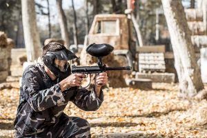 man with gun playing paintball 1 Anima'ns Animación infantil para eventos, bodas, comuniones... man with gun playing paintball 1 Anima'ns Animación infantil para eventos, bodas, comuniones...